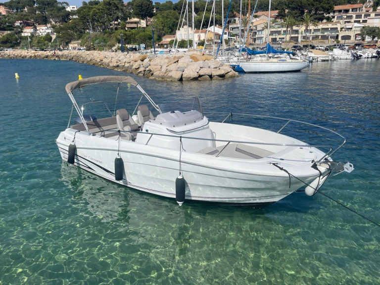 Alquiler de embarcaciones Jeanneau Cap Camarat 7.5 CC enLa Madrague en Samboat