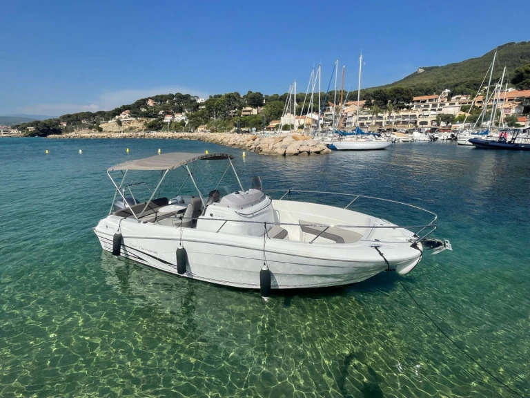 Jeanneau Cap Camarat 7.5 CC de alquiler a La Madrague