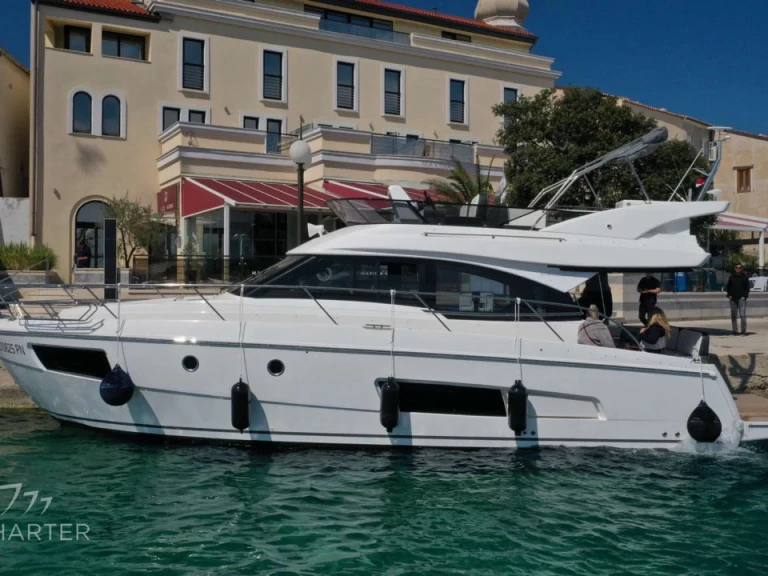 Bavaria Virtess 420 Fly de alquiler a Punat