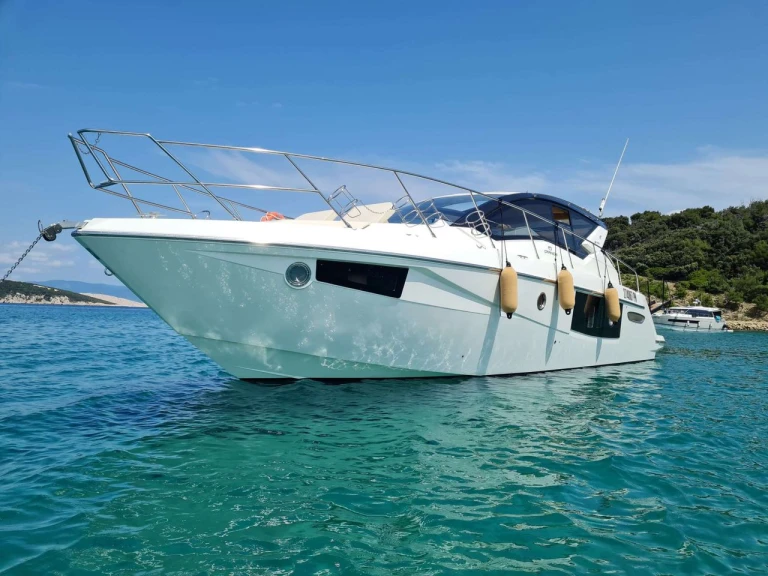 Alquiler de Cranchi Cranchi M44 HT en Punat
