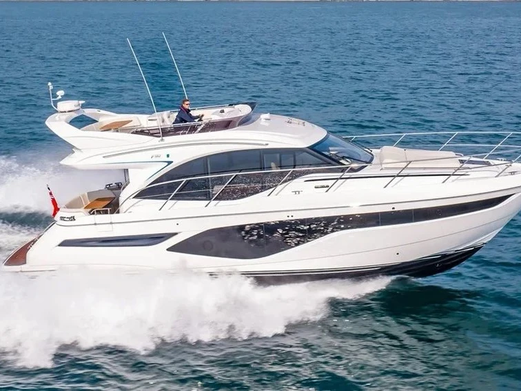 Alquiler de Princess Princess 50 Flybridge - 3 + 1 cab. en Punat