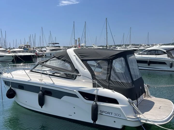 Alquiler de Bavaria Bavaria Sport 300 en Punat