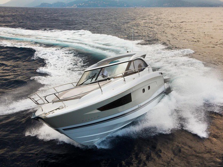 Alquiler de Jeanneau Leader 36 en Punat