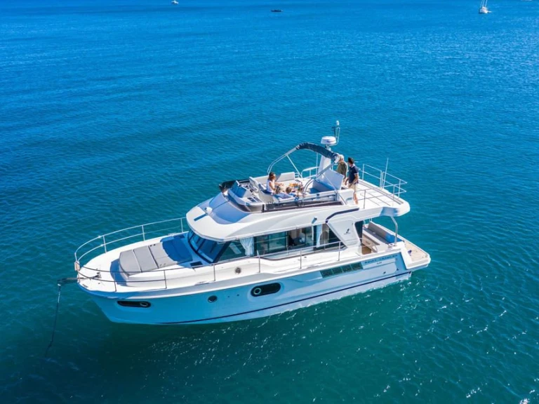 Alquiler de embarcaciones Bénéteau Swift Trawler 41 Fly enPunat en Samboat