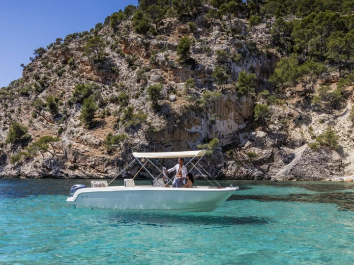 Alquiler de embarcaciones Invictus  FX 190 enSaint-Raphaël en Samboat