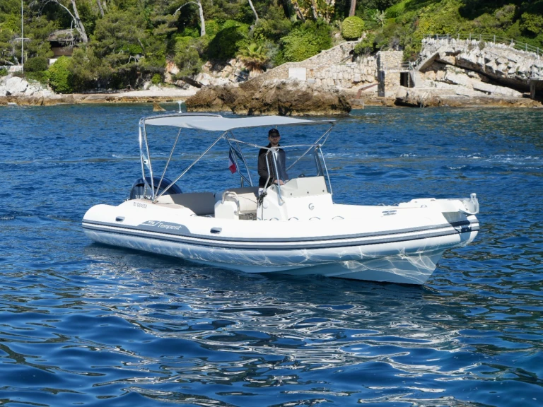 Capelli Tempest 775 de alquiler a Cannes