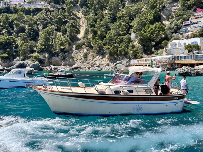 Alquiler Lancha en Capri - Fratelli Aprea Sorrento 32 Semi Cabinato