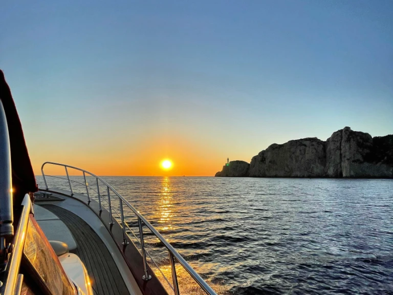 Fratelli Aprea Sorrento 32 Semi Cabinato de alquiler a Capri