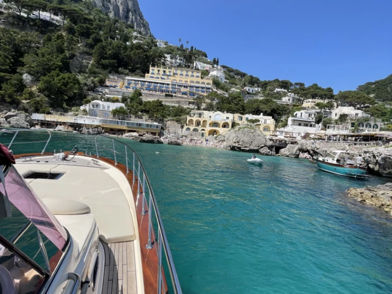 Alquiler Capri - Fratelli Aprea Sorrento 32 Semi Cabinato en SamBoat