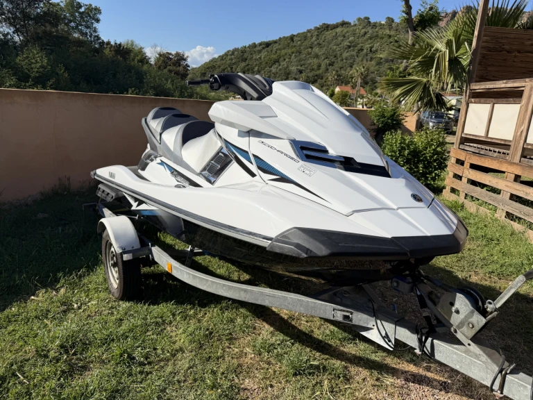 Alquiler Moto de agua Yamaha con o sin  título de navegación