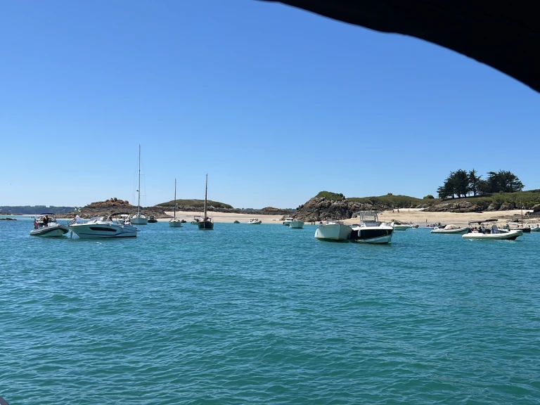 Alquiler de Quicksilver Activ 675 Sundeck en Saint-Malo