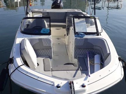 Alquiler de Bayliner VR6 OB en Club Náutico can Pastilla