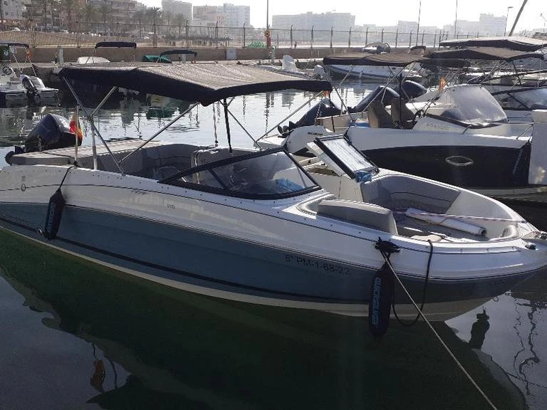 Alquiler de embarcaciones Bayliner VR6 OB enClub Náutico can Pastilla en Samboat