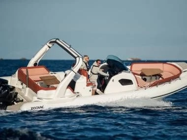 Alquiler de embarcaciones ZODIAC MILPRO MEDLINE 9 NEO enHyères en Samboat