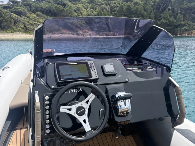 Alquiler de embarcaciones Brig Eagle 8 enCavalaire-sur-Mer en Samboat