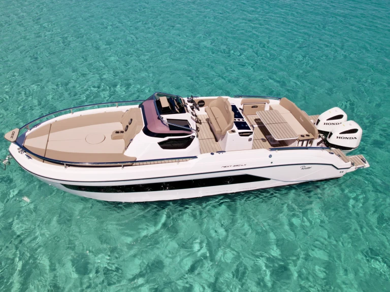 Alquiler de Ranieri 330 LX en Ibiza (Ciudad)