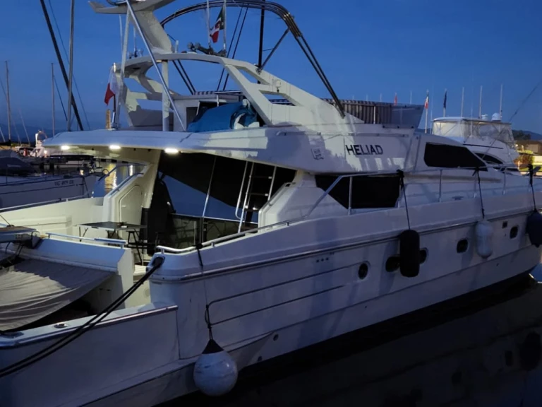 Alquiler de barcos Pisa barato de Ferretti 60
