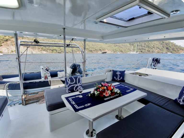 Alquiler de embarcaciones Leopard Leopard 40 enTivat en Samboat