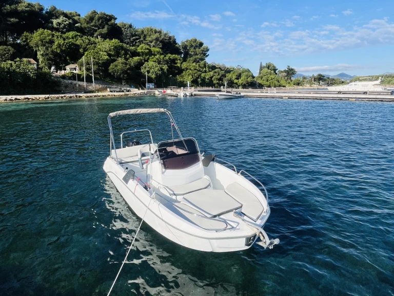 Alquiler de embarcaciones Bénéteau Flyer 6.6 SPACEdeck enAntibes en Samboat