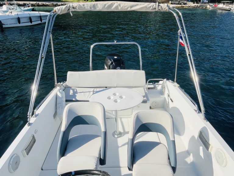 Alquiler de embarcaciones Bénéteau Flyer 6.6 SPACEdeck enAntibes en Samboat