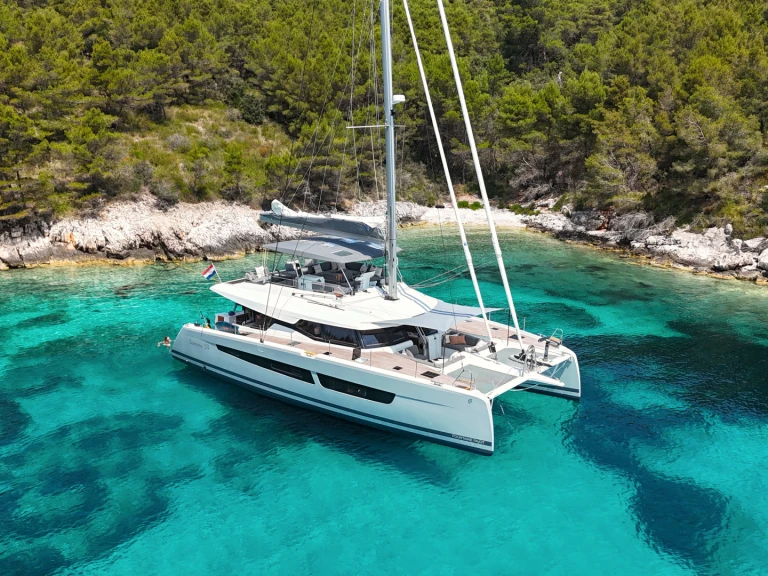 Alquiler de embarcaciones Fountaine Pajot Samana 59 enKaštel Gomilica en Samboat