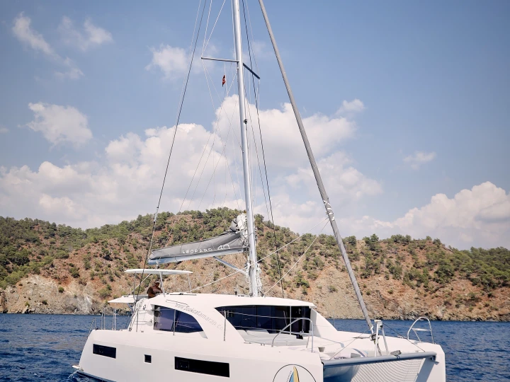 Alquiler de barcos Tivat barato de Leopard 40