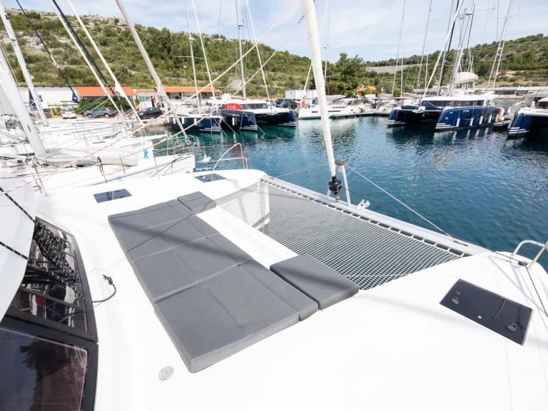 Alquiler de Fountaine Pajot Astrea 42 en Primošten