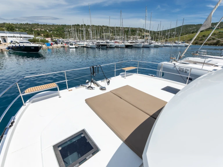 Alquiler de Lancha, con o sin patrón Fountaine Pajot Primošten