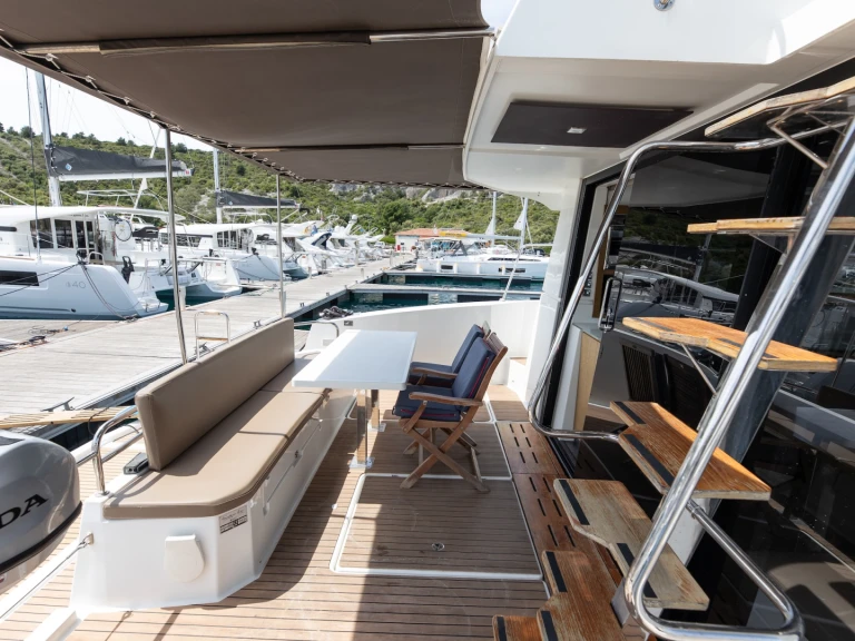 Alquiler Lancha Fountaine Pajot con o sin  título de navegación
