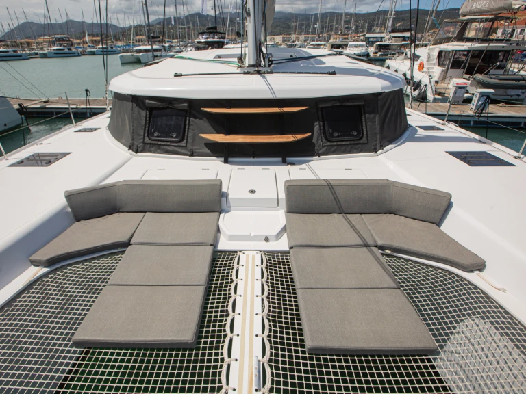 Alquiler de embarcaciones Nautitech Nautitech 44 enNéa Péramos en Samboat