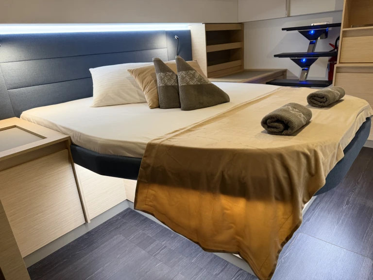 Alquiler de Catamarán, con o sin patrón Fountaine Pajot Seget Donji