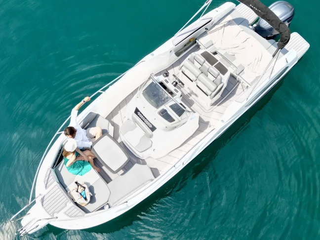 Alquiler de embarcaciones Karnic sl 701 enSirmione en Samboat
