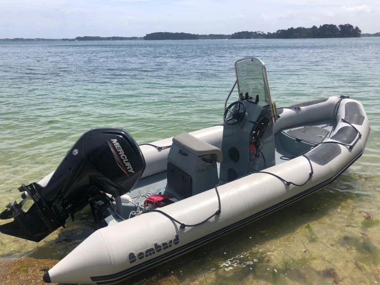 Alquiler de barcos Larmor-Baden barato de Explorer 550
