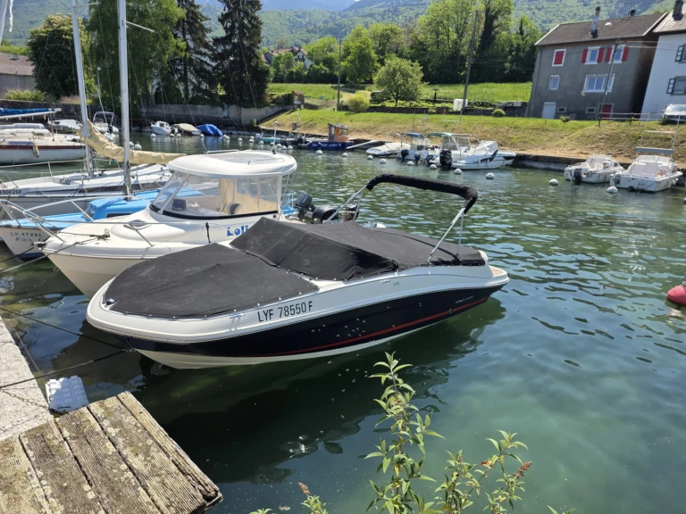 Bayliner VR5 de alquiler a Lugrin