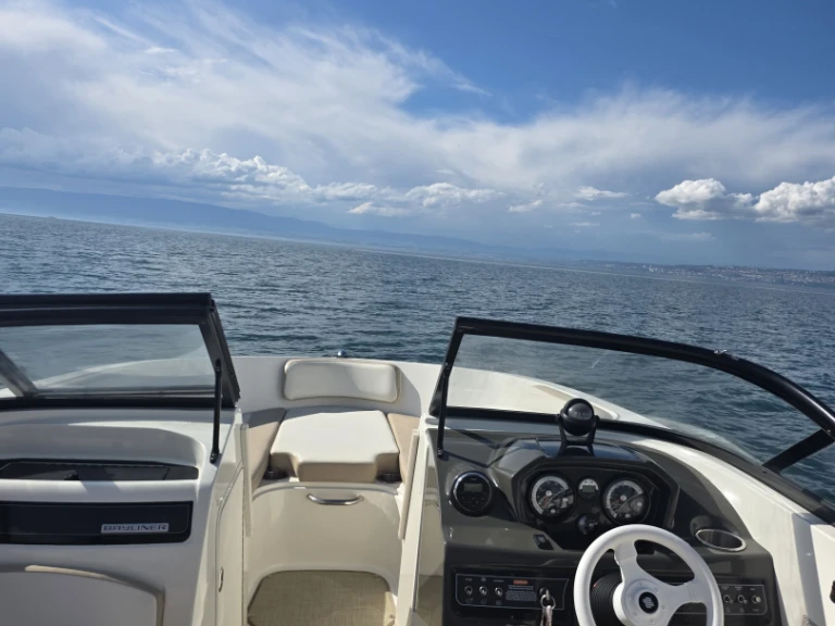 Alquiler Lancha en Lugrin - Bayliner VR5