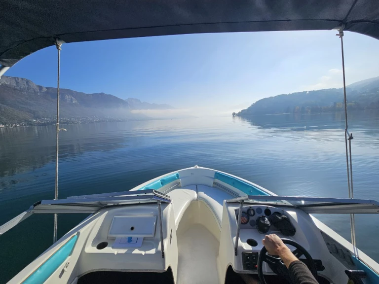 Alquiler Lancha en Annecy - Larson AA160