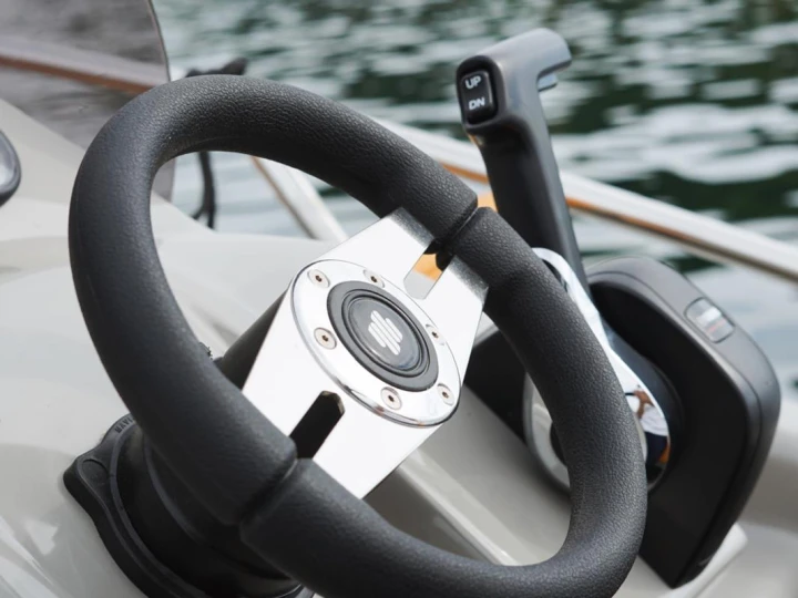 Alquiler de barcos Angera barato de Aries Open L