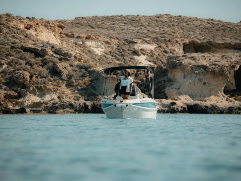 Alquiler Órmos Makry-Gialoú - Nireus Azzara 49s en SamBoat