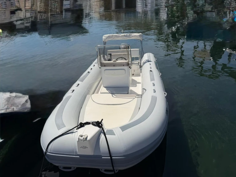 Alquiler de Capelli Tempest 630 en Port du Lavandou
