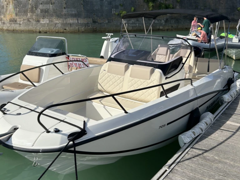 Alquiler de embarcaciones Quicksilver 705 Open enLa Rochelle en Samboat