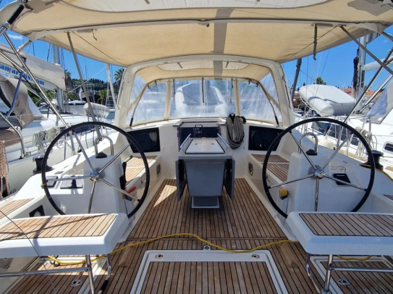 Alquiler de embarcaciones Bénéteau Oceanis 41.1 enGouviá en Samboat