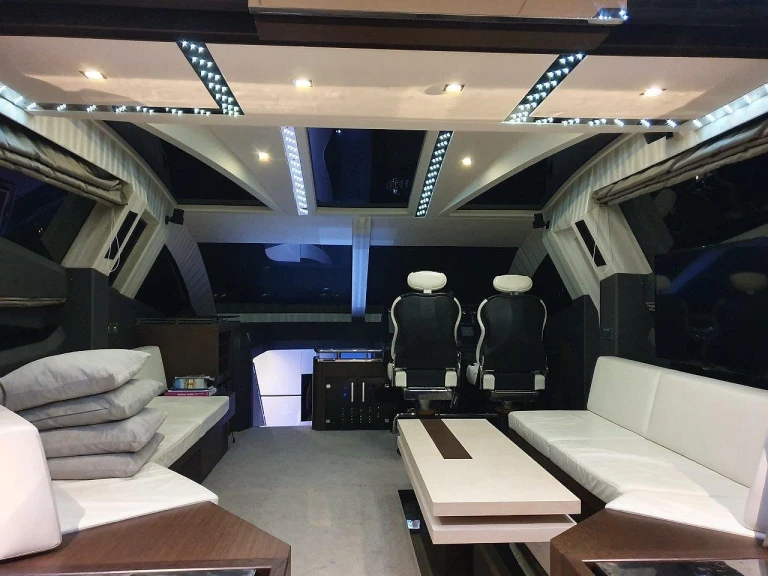 Galeon Galeon 700 Skydeck - 4 + 1 cab. de alquiler a Novi Vinodolski