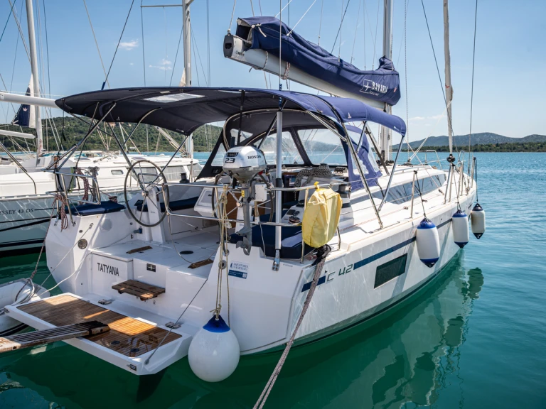 Alquiler de barcos Pirovac barato de Bavaria C42