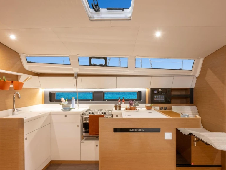 Jeanneau Sun Odyssey 455 de alquiler a Parham Town