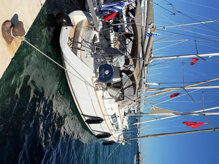 Velero para alquilar Lávrio al mejor precio