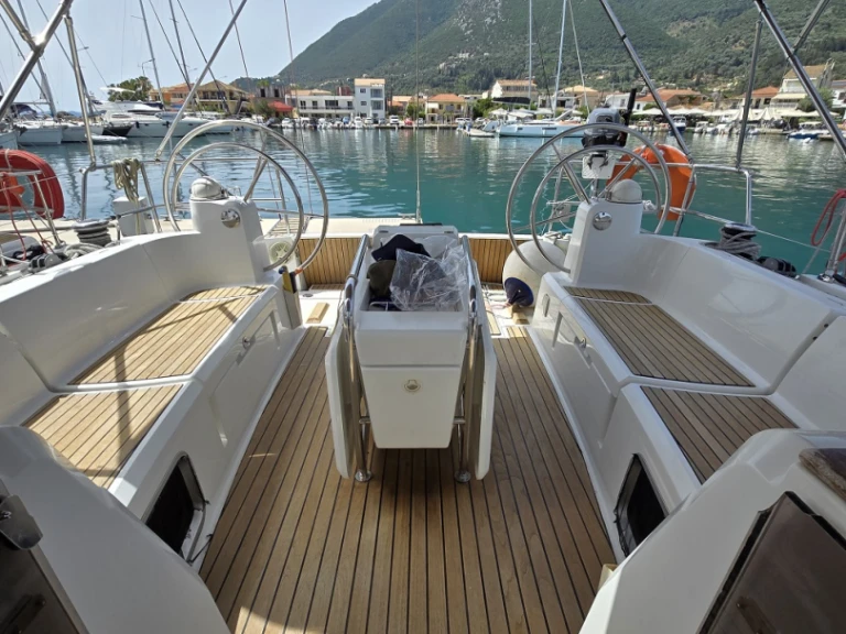 Alquiler de Velero, con o sin patrón Jeanneau Kallithea