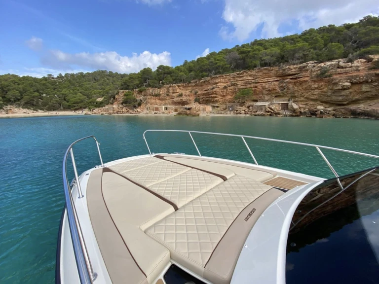 Quicksilver Activ 875 Sundeck de alquiler a Sant Antoni de Portmany