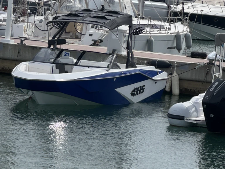 Alquiler de Axis T220 en Port des Marines de Cogolin