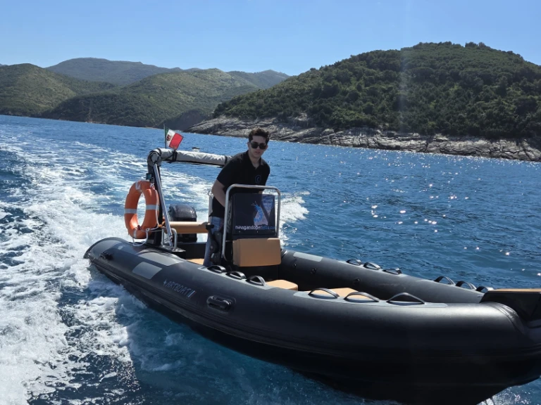 Alquiler de artboat RIB 500 en Portoferraio Port
