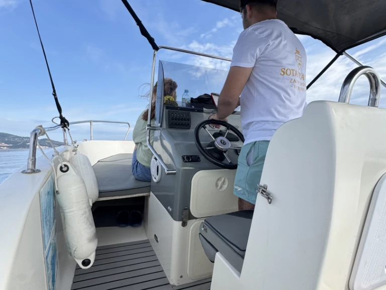 Alquiler de Nireus Nireus Ω53 Elegance  en Zante